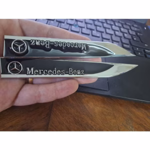 ملصق شعار سيارة بنز ثلاثي الأبعاد - معدني عالي الجودة - مناسب لجميع أنواع السيارات الرياضية / فضي × أسود مجموعة من قطعتين